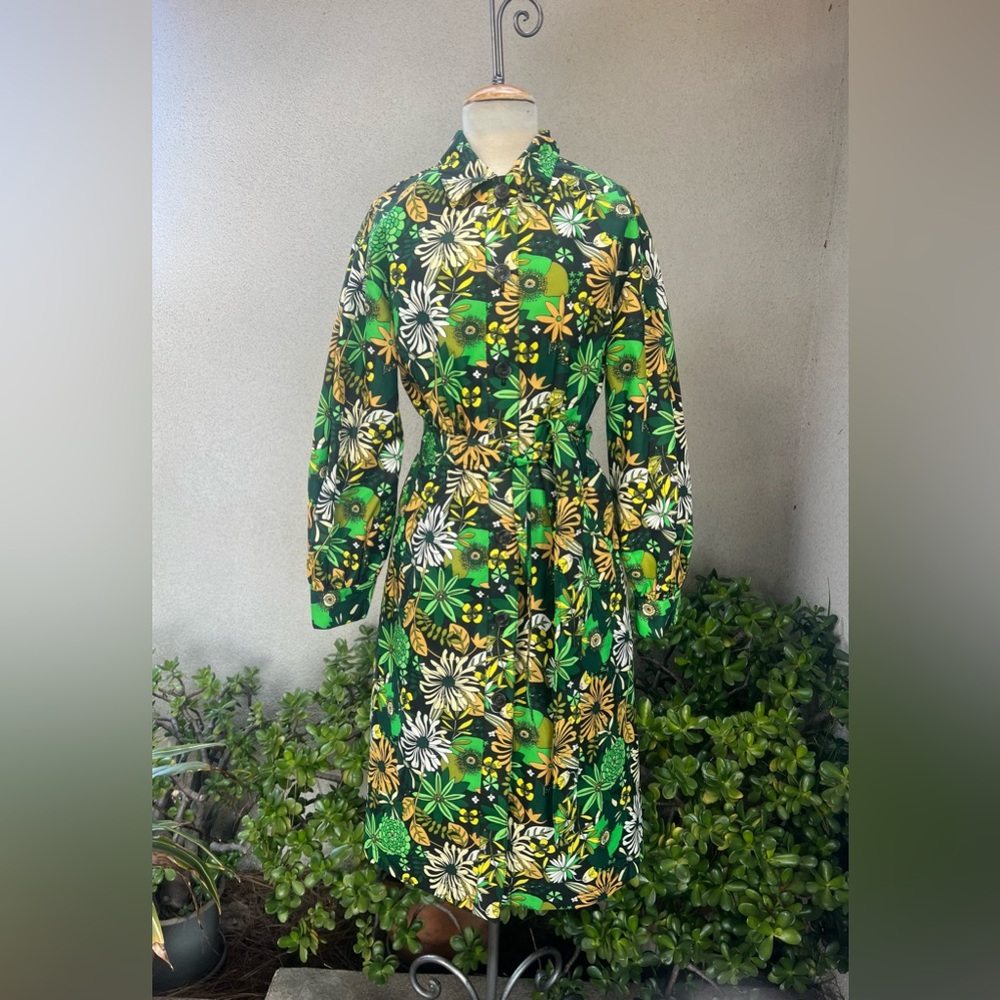 Floral raincoat coat green yellow lined pockets Sz L Inc International Concepts.